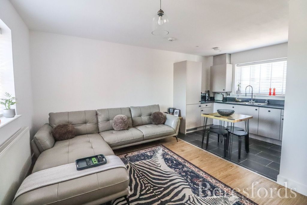 2 bed flat for saleThe Courtyard, Witham CM8 photo 3