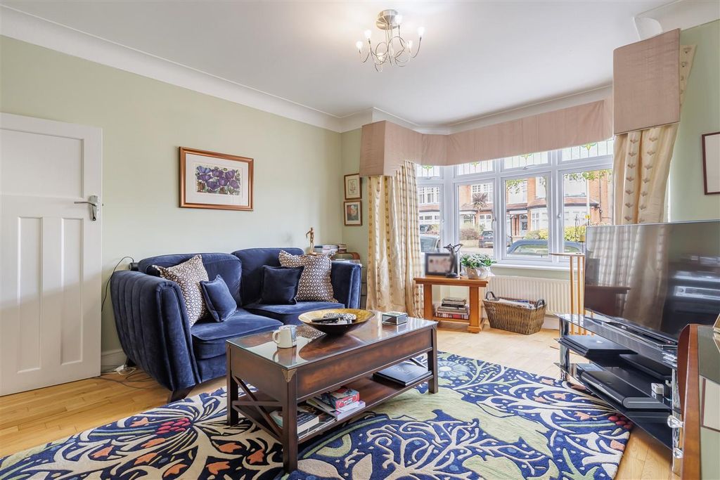 Additional image 3 of 5 bed semi-detached house for saleQueens Avenue, Woodford Green IG8