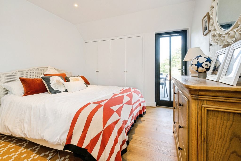 Additional image 8 of 3 bed flat for saleJohnston Road, Woodford Green IG8