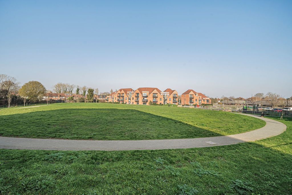 Additional image 21 of 2 bed flat for salePalmer Court, Pitcher Lane, Ashford TW15