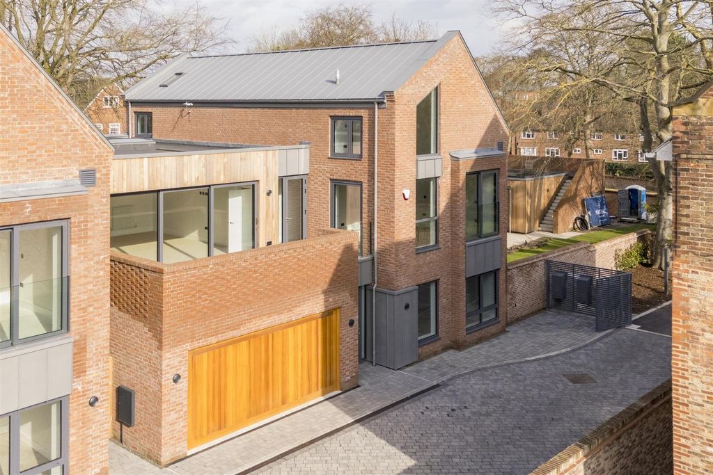 4 bed detached house for saleFulford Road, York YO10