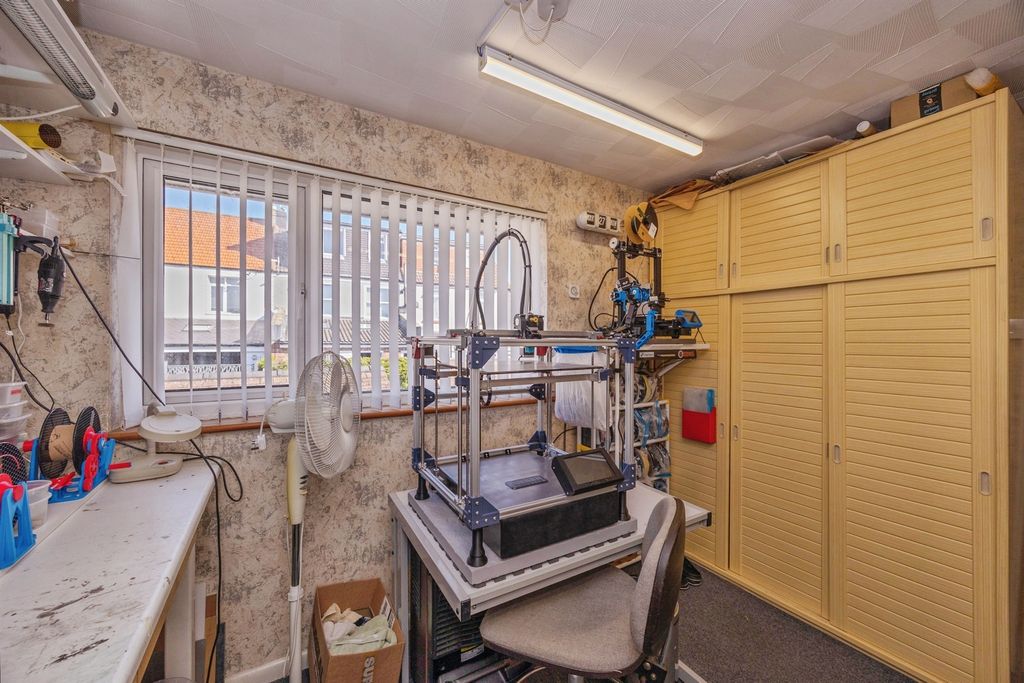Additional image 40 of 3 bed semi-detached house for saleSeaway Crescent, Southsea PO4