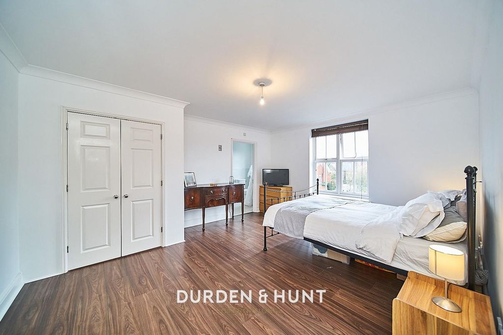 Additional image 7 of 2 bed flat for saleThe Boulevard, Woodford Green IG8
