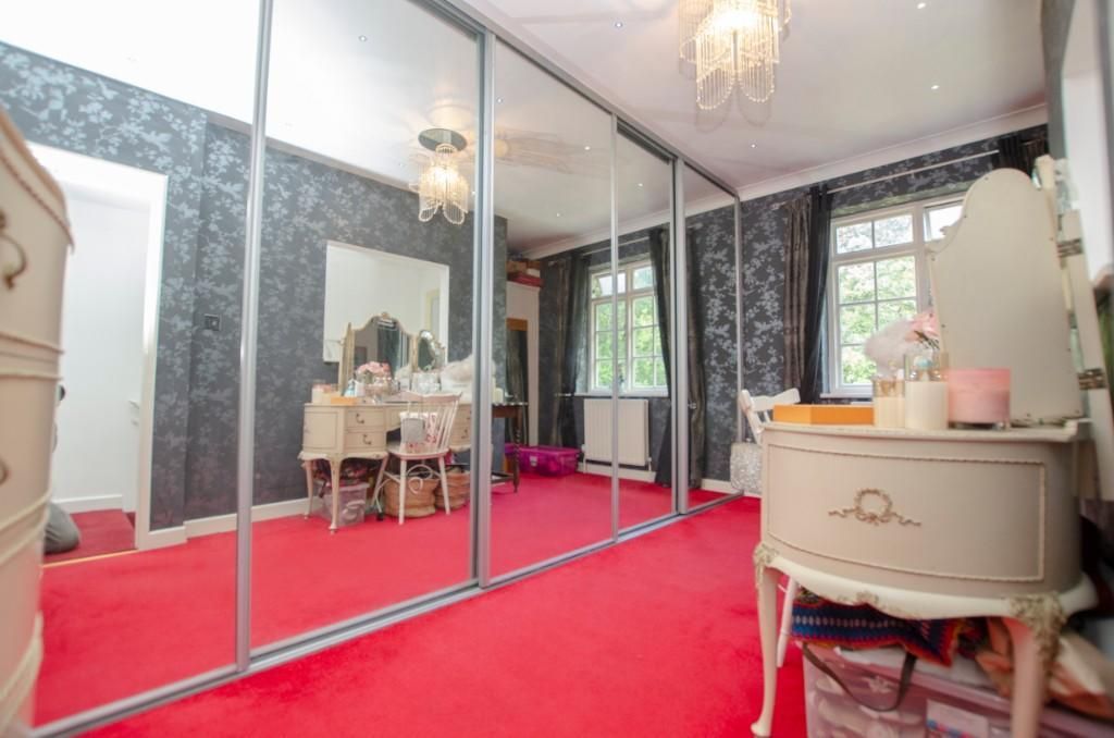 Additional image 9 of 2 bed cottage for salePortsmouth Road, Southampton SO19