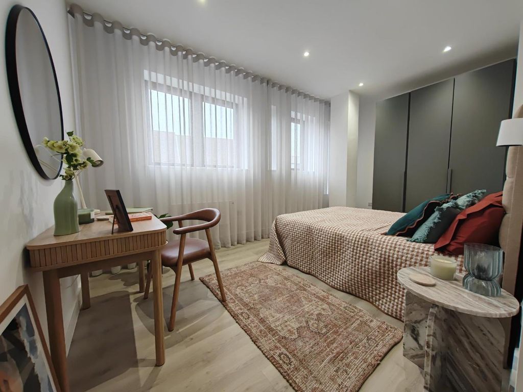 Additional image 8 of 2 bed flat for salePeach Street, Wokingham RG40