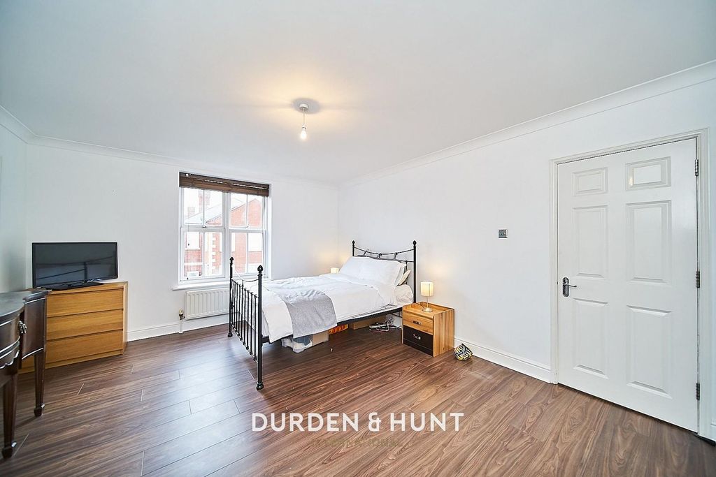 Additional image 8 of 2 bed flat for saleThe Boulevard, Woodford Green IG8