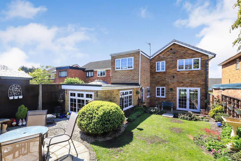 Additional image 2 of 5 bed detached house for saleDursley Close, Willenhall WV12