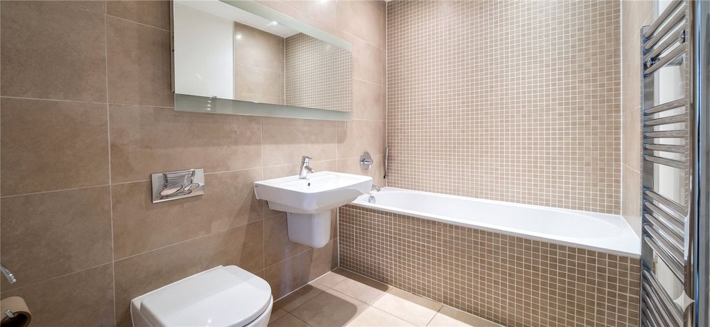Additional image 8 of 2 bed flat for saleChasemount, Snows Ride, Windlesham GU20