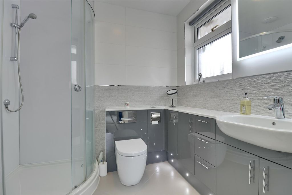 Additional image 8 of 3 bed detached house for saleBlake Road, Drayton, Portsmouth PO6