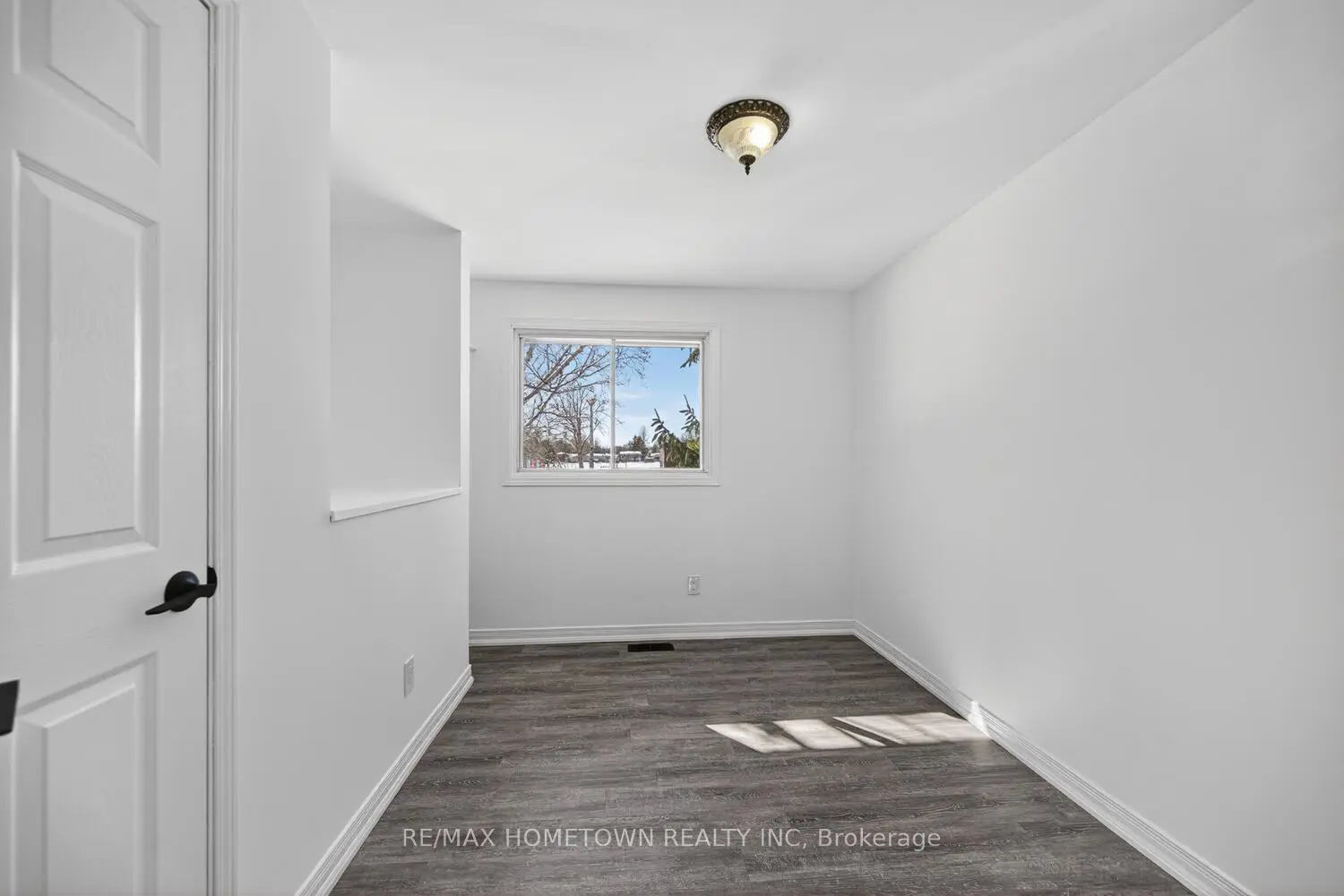 Additional image 10 of 31 Vanier Drive