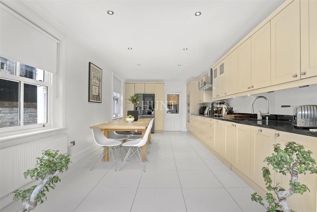Additional image 4 of 5 bed terraced house for saleBroomhill Road, Woodford Green IG8