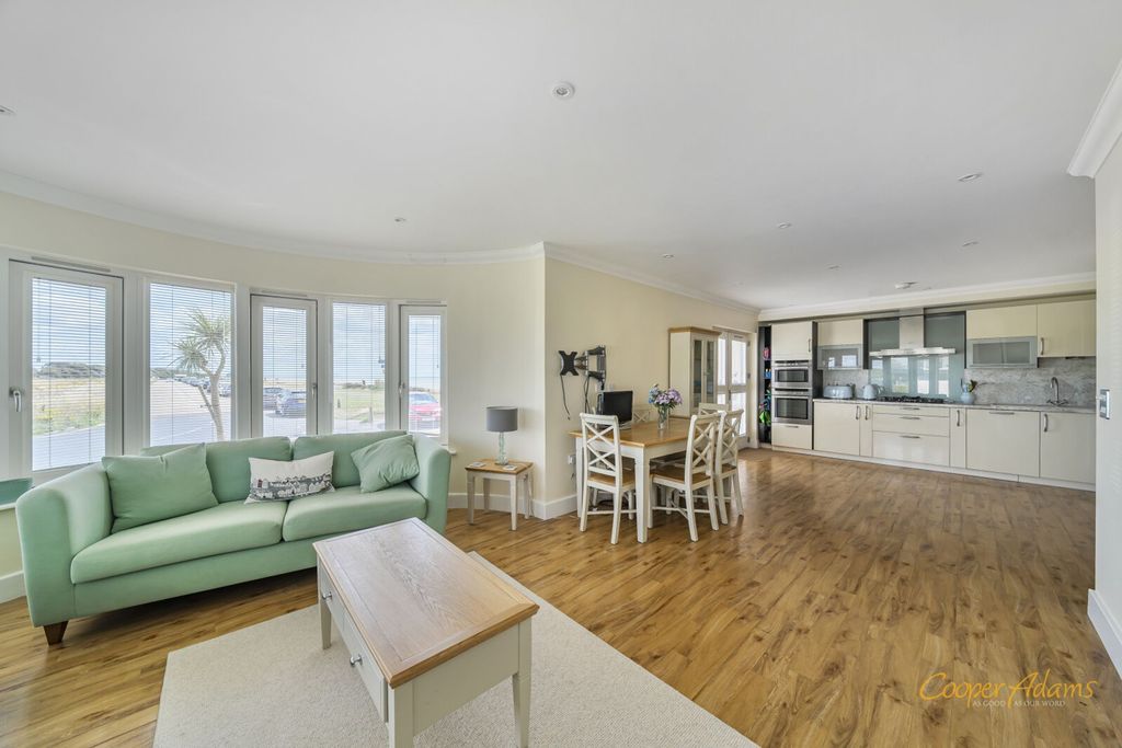 2 bed flat for saleSea Drive, Ferring BN12 photo 2