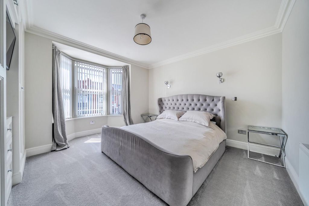 Additional image 13 of 3 bed property for saleLangstone Road, Portsmouth PO3