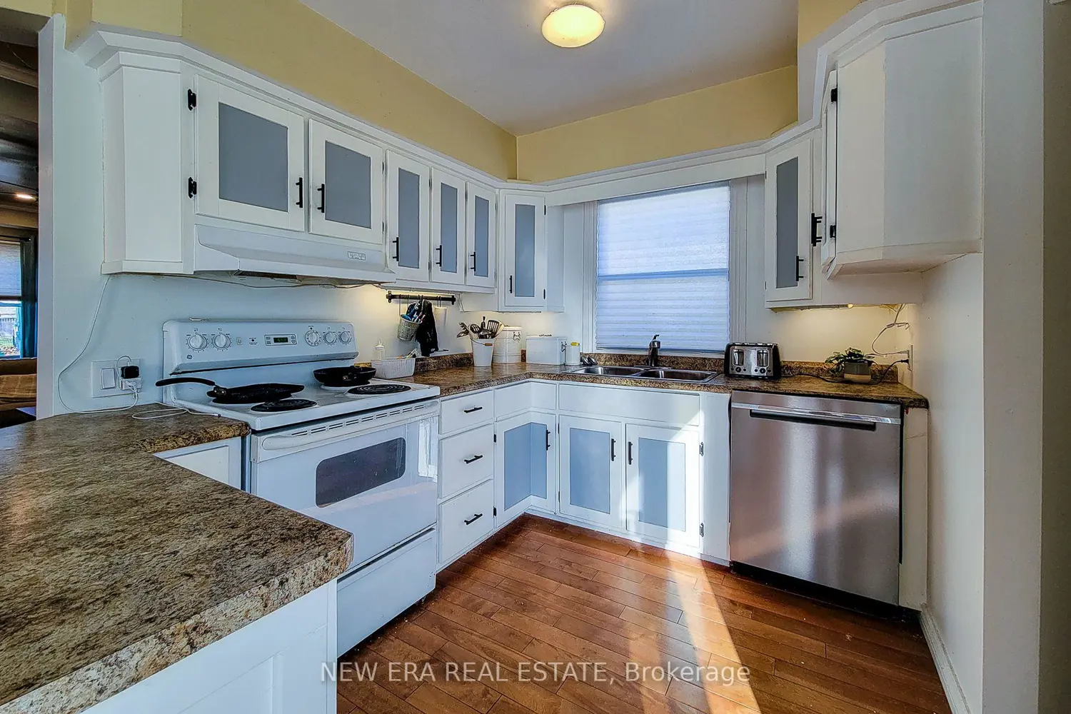 Additional image 13 of 54 Eighth Avenue