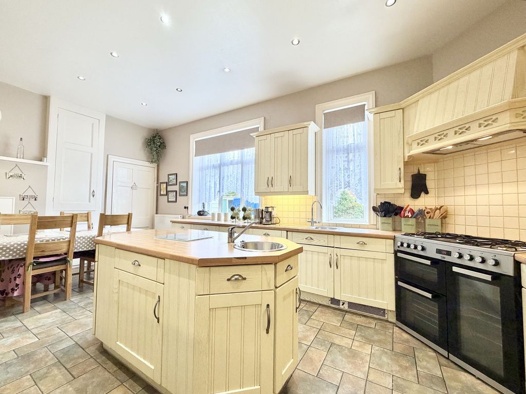 Additional image 10 of 7 bed detached house for salePostern Road, Newport PO30