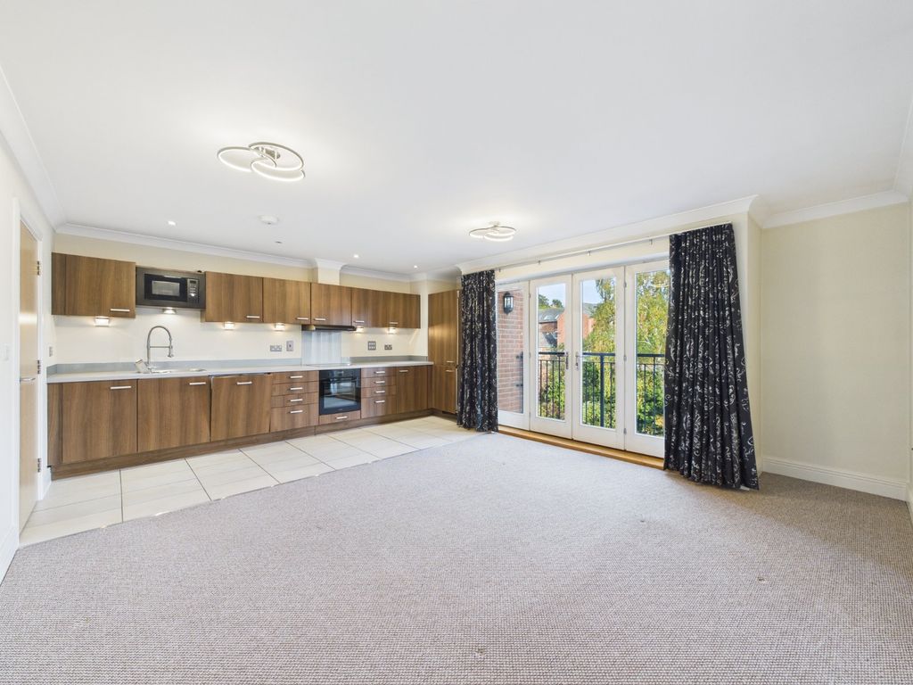 2 bed flat for salePrinces Drive, Worcester, Worcestershire WR1 photo 2