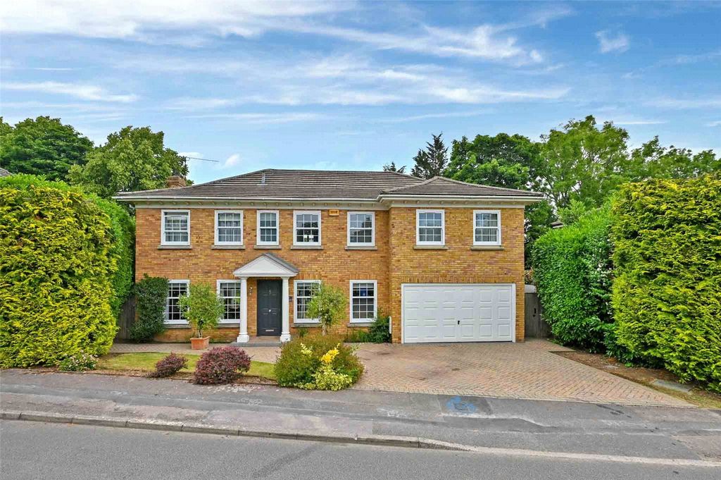 5 bed detached house for saleIllingworth, Windsor, Berkshire SL4
