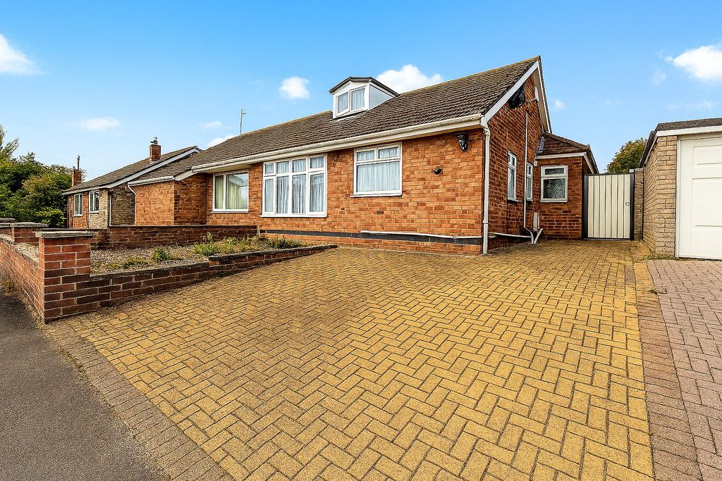 5 bed semi-detached house for saleDovedale Road, Thurmaston, Leicester LE4