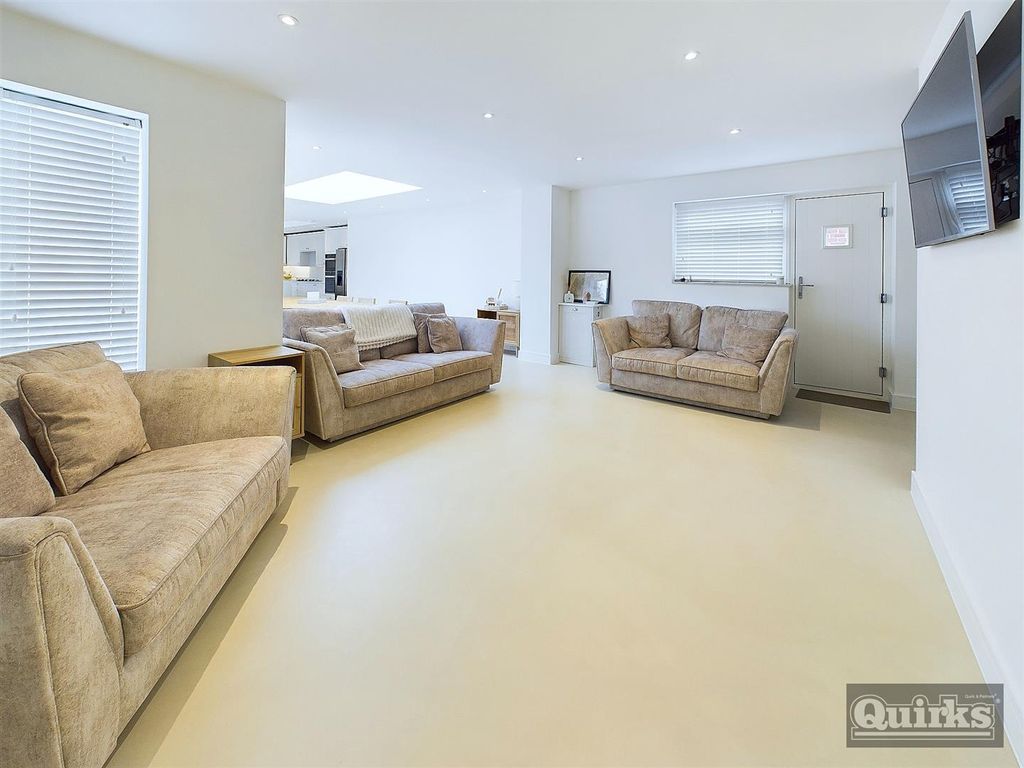 Additional image 7 of 3 bed detached bungalow for saleSugden Avenue, Wickford SS12
