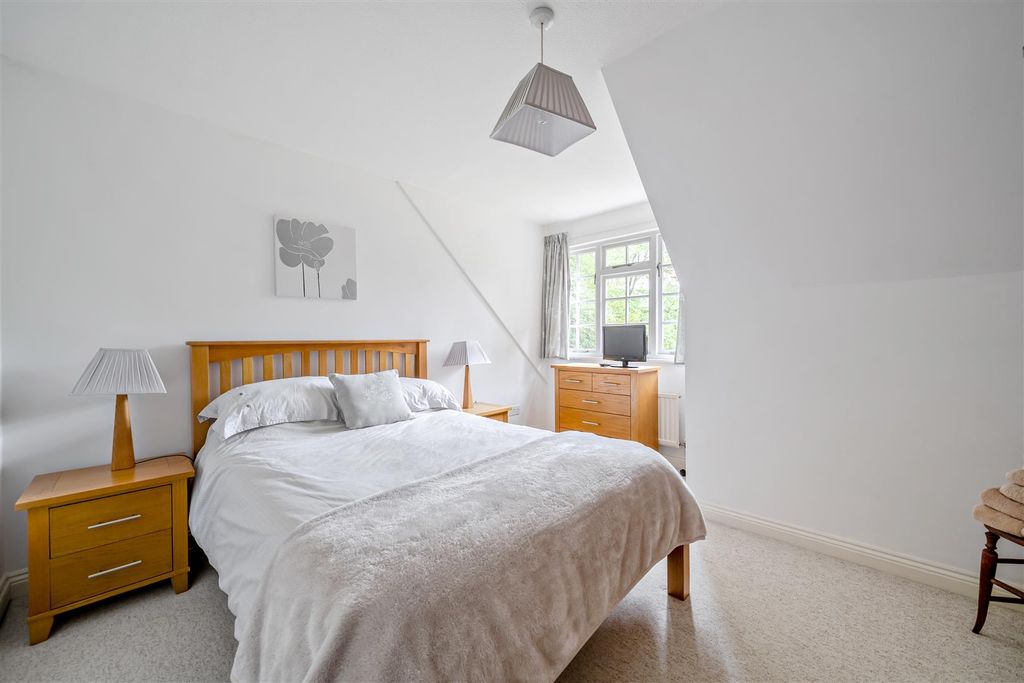 Additional image 14 of 4 bed detached house for saleCarrick Lane, Yateley, Hampshire GU46