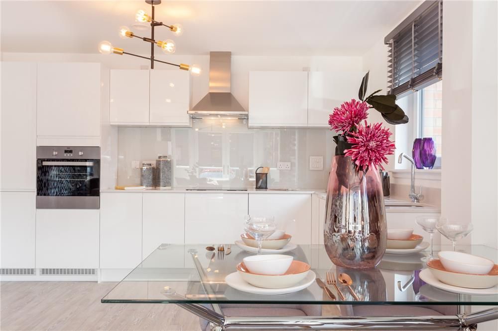 2 bed flat for sale"The Copse - Type 3 Apt" at William Heelas Way, South Wokingham RG40 photo 5