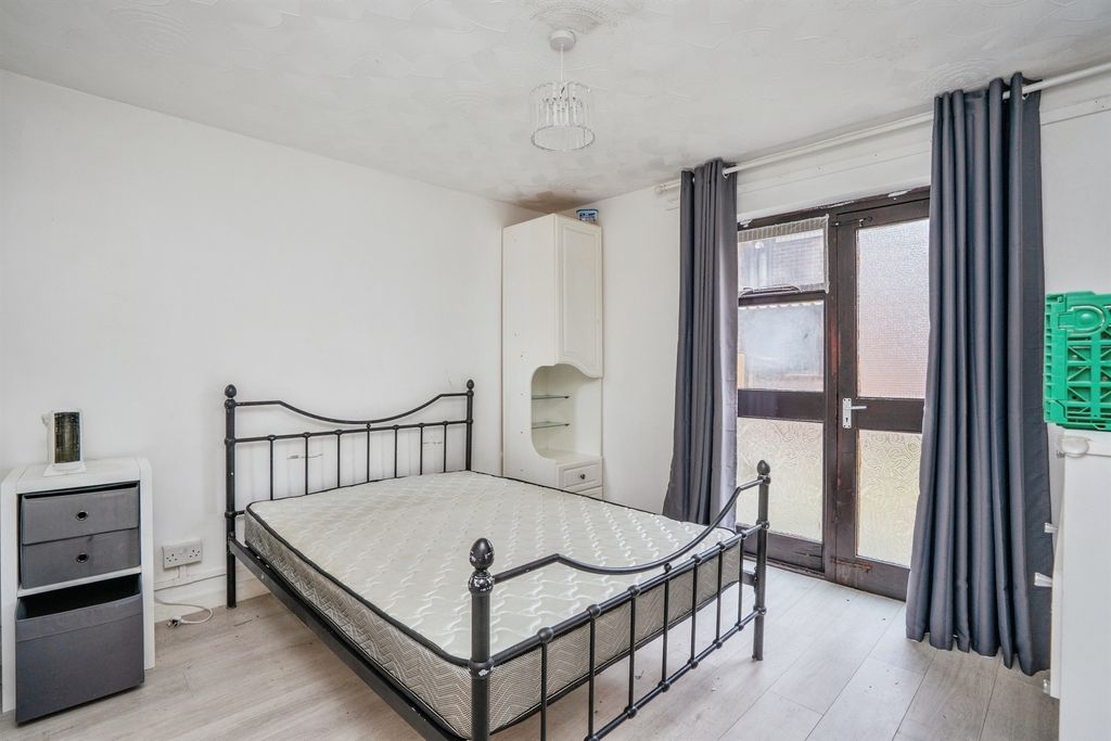 Additional image 8 of 1 bed flat for salePowerscourt Road, Portsmouth PO2