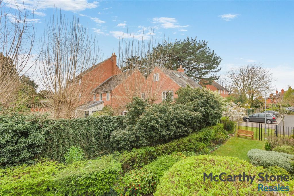 2 bed flat for saleFrancis Court, Barbourne Road, Worcester WR1