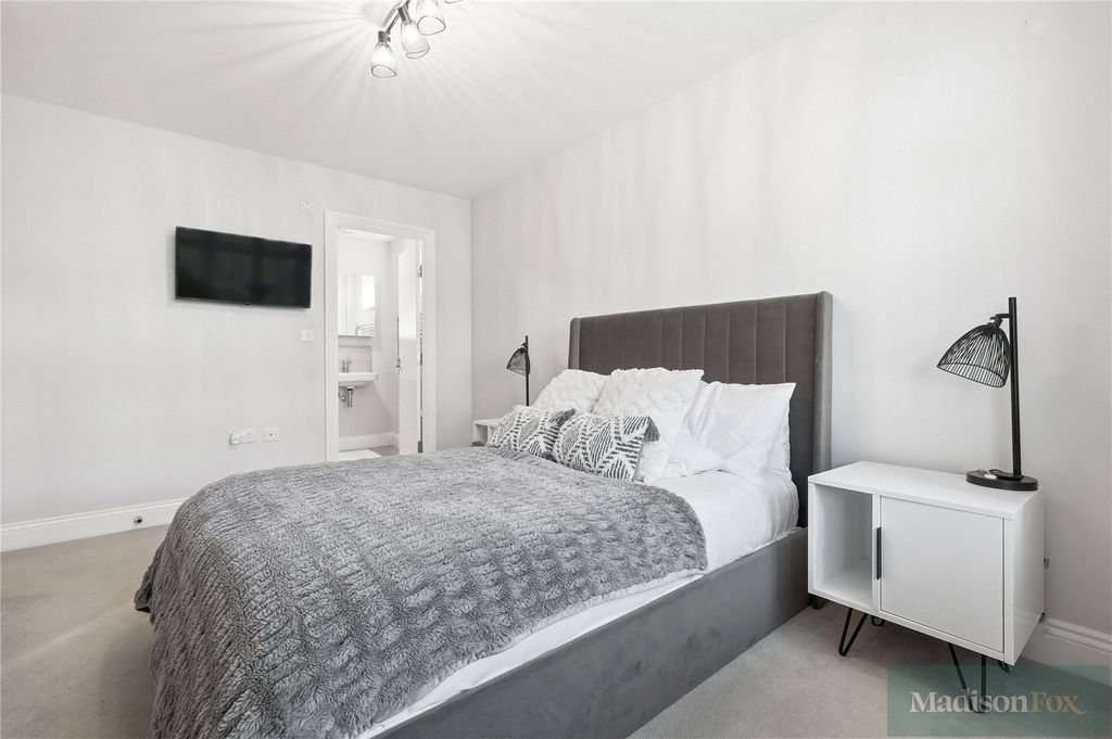 Additional image 10 of 3 bed flat for saleWest Grove, Woodford Green IG8