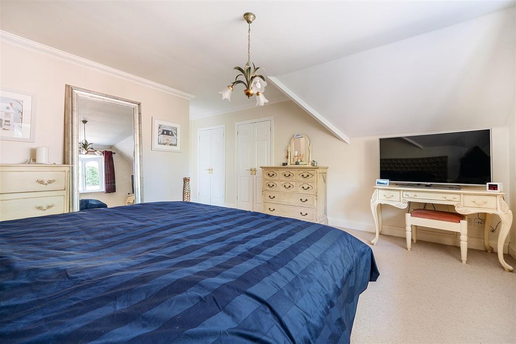 Additional image 11 of 5 bed detached house for saleWarren Lane, Finchampstead, Berkshire RG40