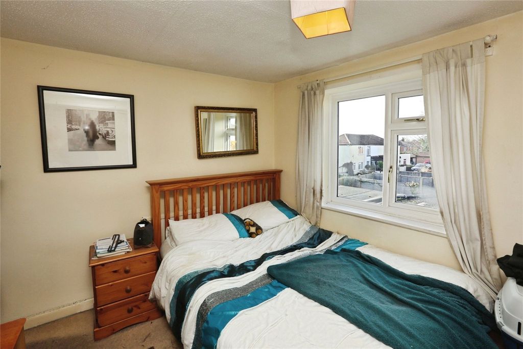 2 bed semi-detached house for saleCommercial Street, Southampton, Hampshire SO18 photo 5