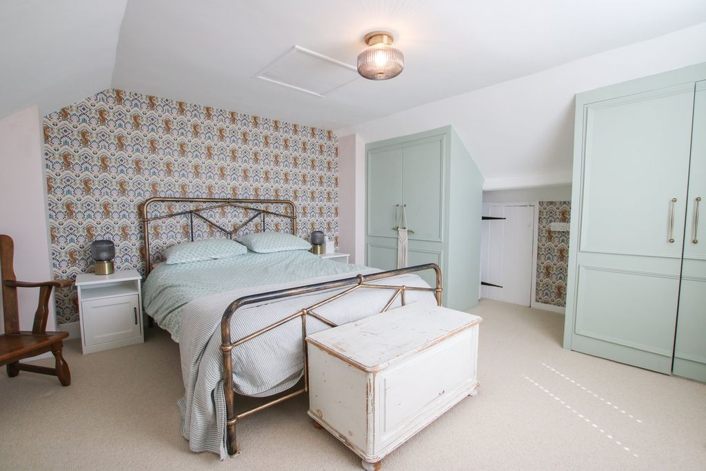 Additional image 13 of 3 bed semi-detached house for saleLangborough Road, Wokingham RG40