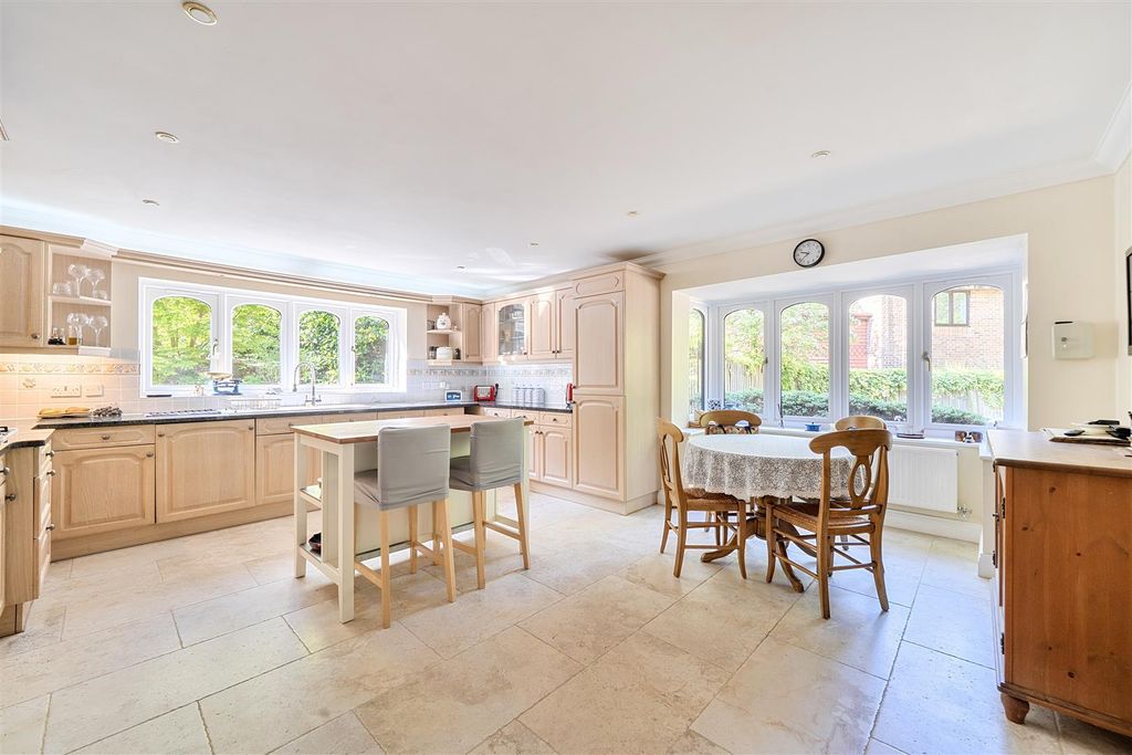 Additional image 7 of 5 bed detached house for saleWarren Lane, Finchampstead, Berkshire RG40