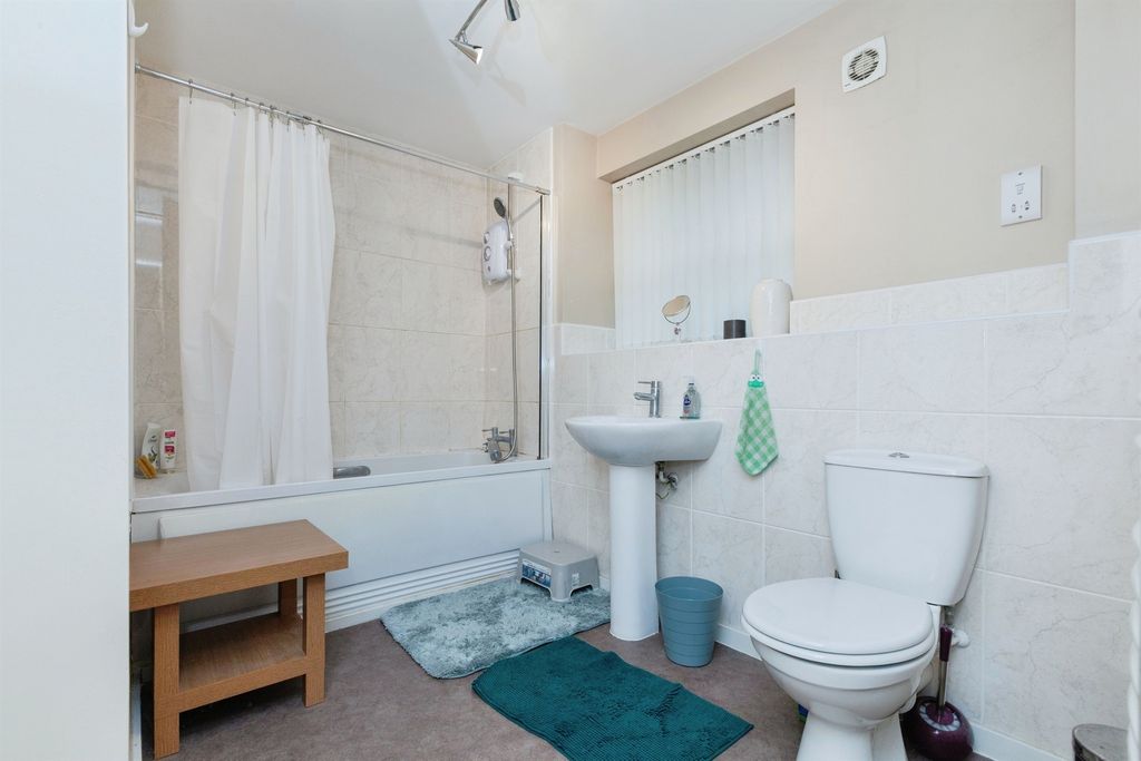 Additional image 8 of 2 bed flat for saleOld Station Road, Syston, Leicester LE7