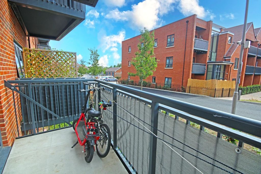 Additional image 15 of 2 bed flat for sale5 Pitcher Lane, Ashford TW15