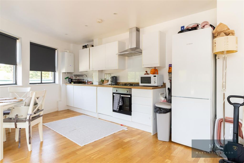 Additional image 4 of 1 bed flat for saleWhyteleafe Hill, Whyteleafe CR3