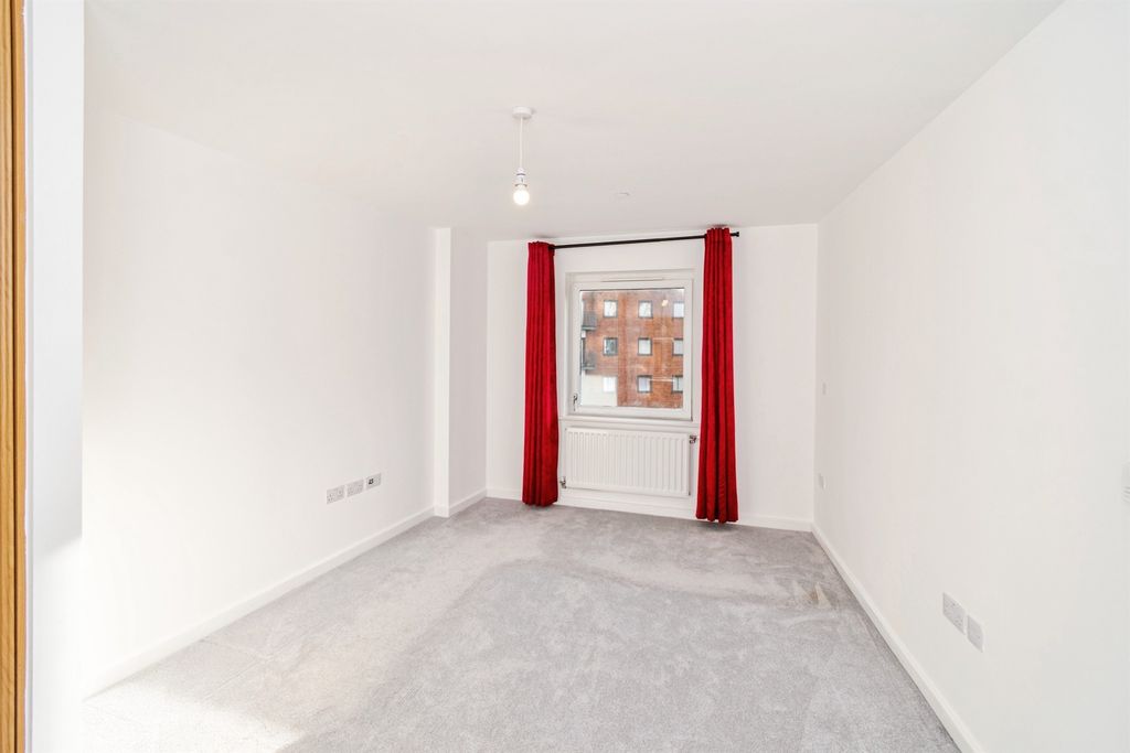 Additional image 4 of 2 bed flat for saleCentenary Plaza, Southampton SO19