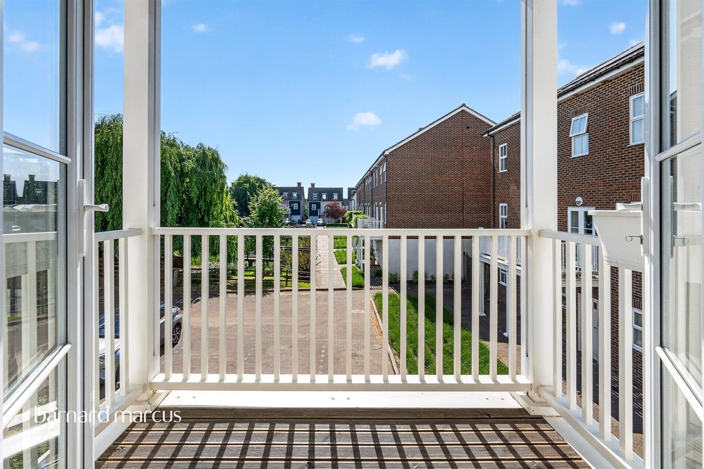 Additional image 3 of 2 bed flat for saleBeaumont Drive, Worcester Park KT4