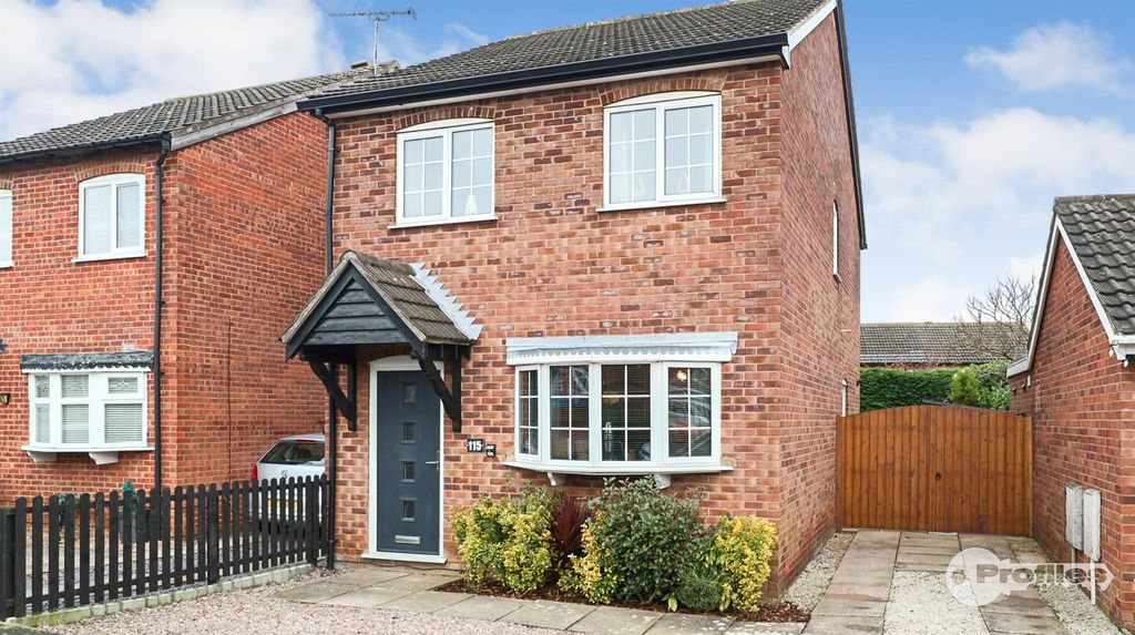 3 bed detached house for saleCharnwood Road, Barwell, Leicester LE9