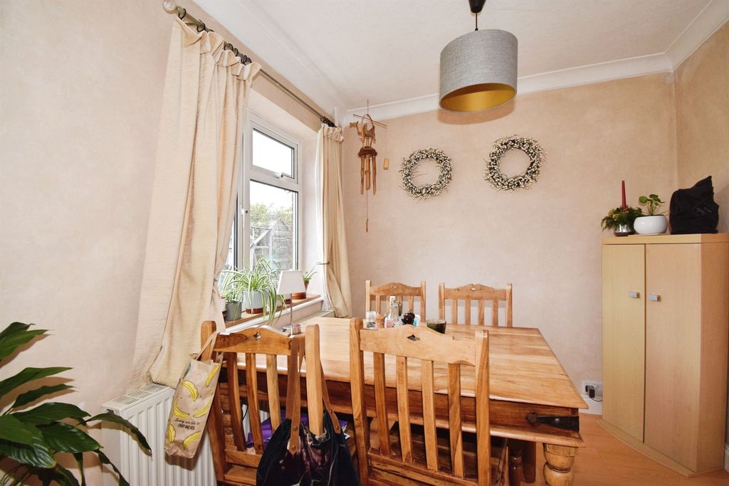 Additional image 11 of 3 bed semi-detached house for saleAsh Tree Road, Oadby, Leicester LE2