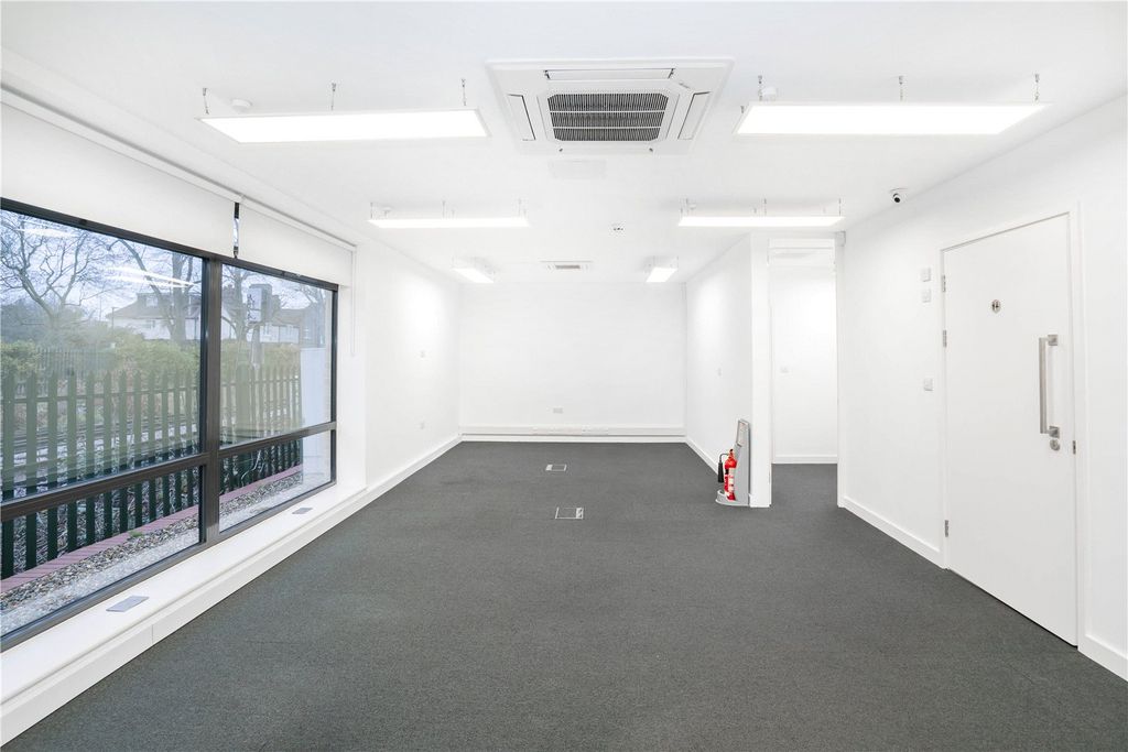 Additional image 6 of 3 bed flat for saleSandycombe Road, Richmond, Surrey TW9