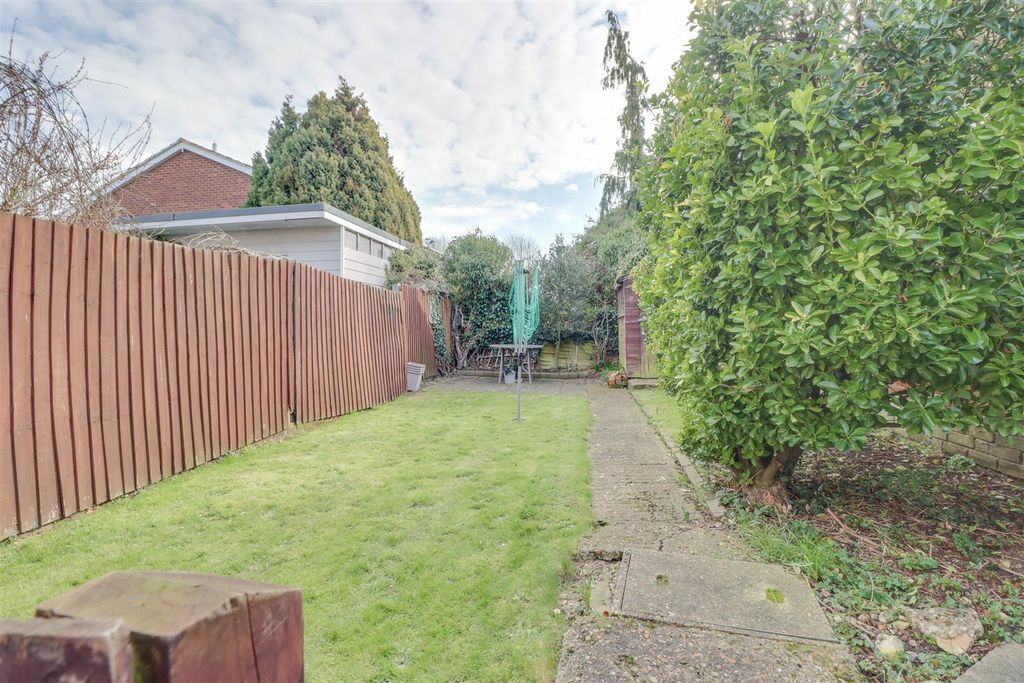 Additional image 3 of 2 bed maisonette for saleAzalea Avenue, Wickford SS12