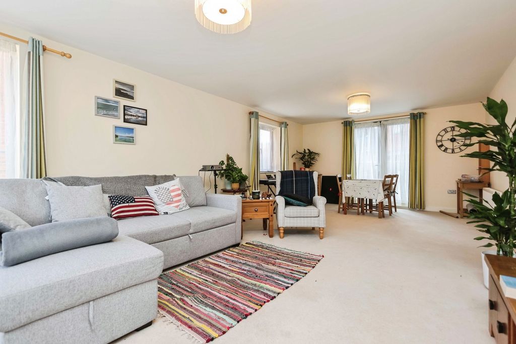 Additional image 2 of 2 bed flat for saleCrossley Road, Worcester, Worcestershire WR5