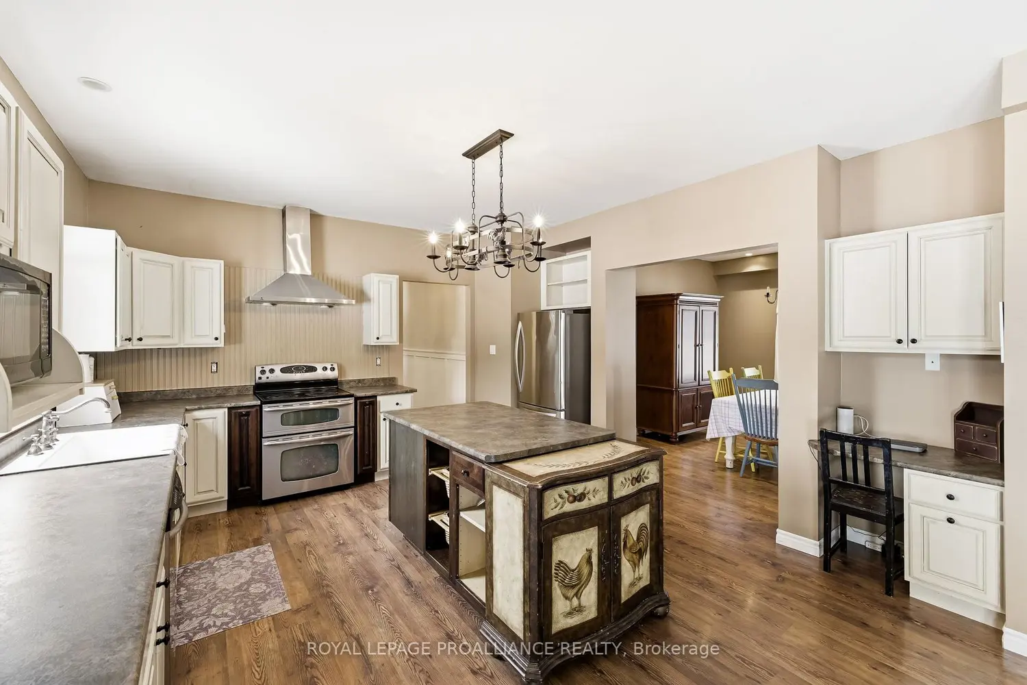 Additional image 9 of 3937 Larose Crescent