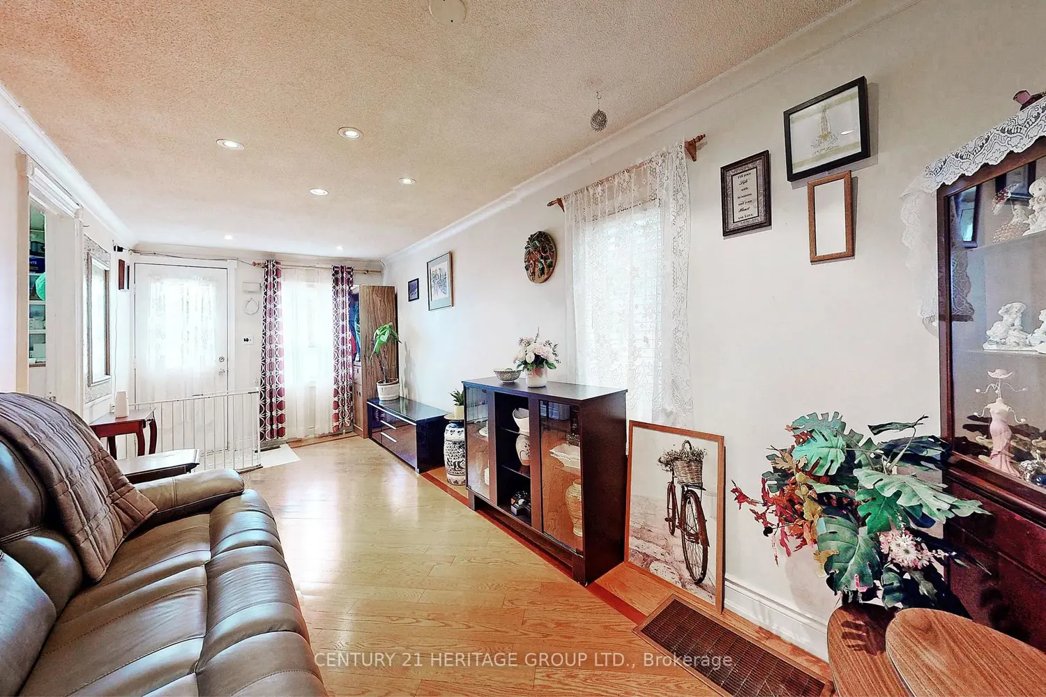 1045 East Avenue photo 4