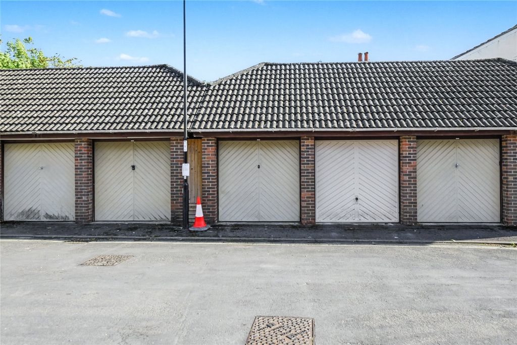 Additional image 16 of 4 bed terraced house for saleBerkeley Close, Southampton, Hampshire SO15
