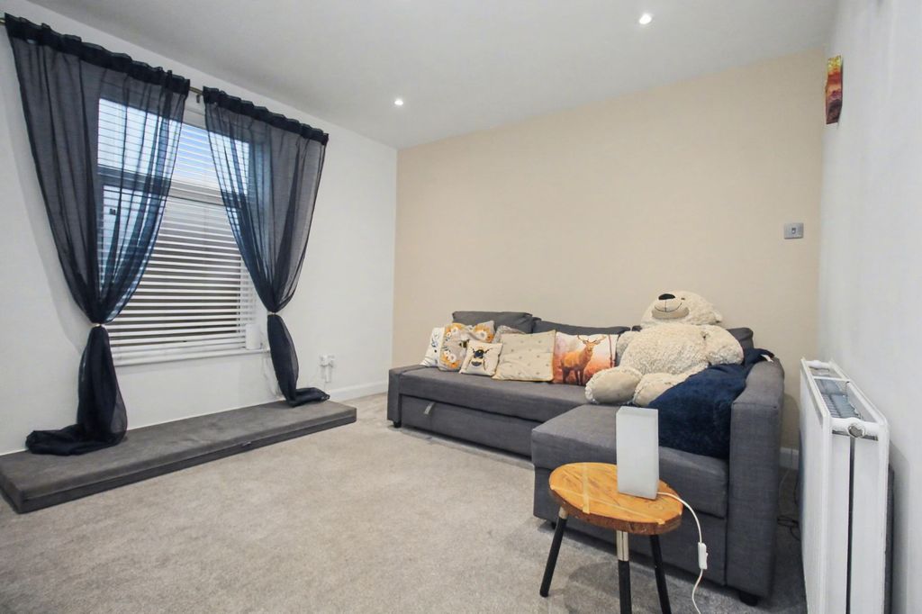 Additional image 5 of 2 bed semi-detached house for saleBotany Bay Road, Sholing SO19