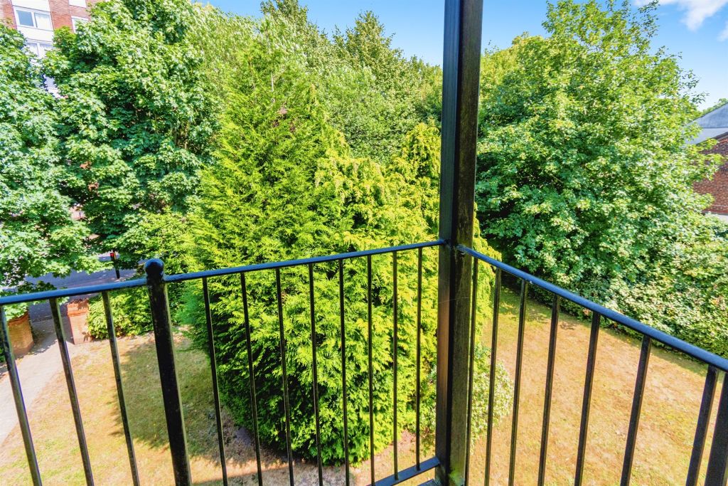 Additional image 13 of 2 bed flat for saleThe Dell, Southampton SO15