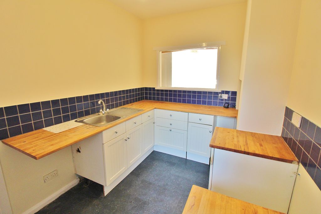 2 bed terraced house for saleSeafield Road, Copnor PO3 photo 3