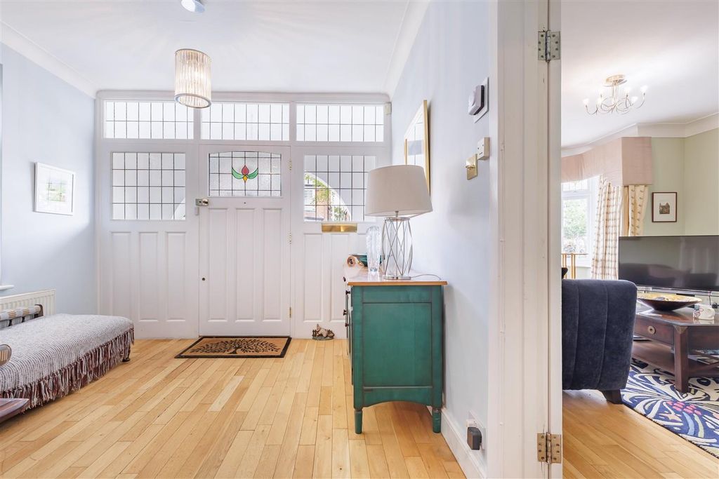 Additional image 5 of 5 bed semi-detached house for saleQueens Avenue, Woodford Green IG8