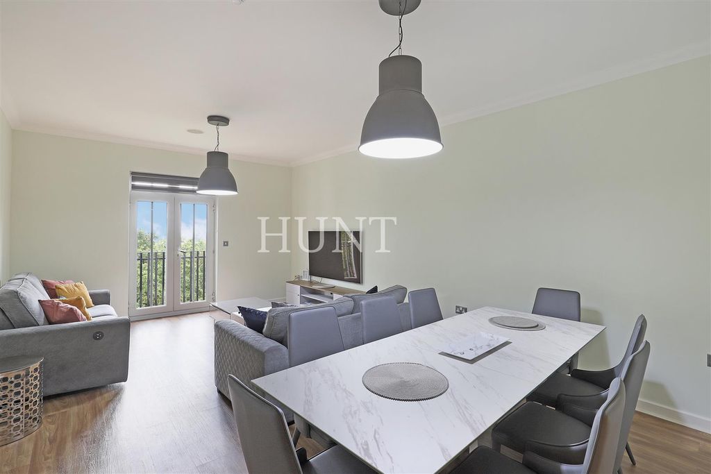 Additional image 2 of 4 bed flat for saleThe Manor, Repton Park, Woodford Green, Essex IG8